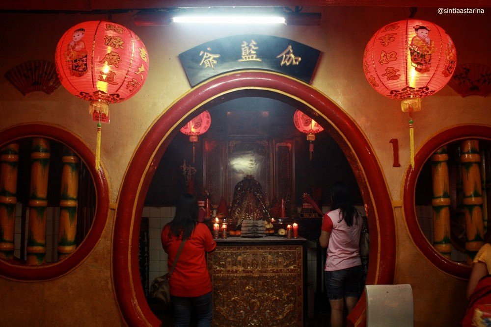 Merah Meriahnya Perayaan Tahun Baru China di Vihara Boen Tek Bio