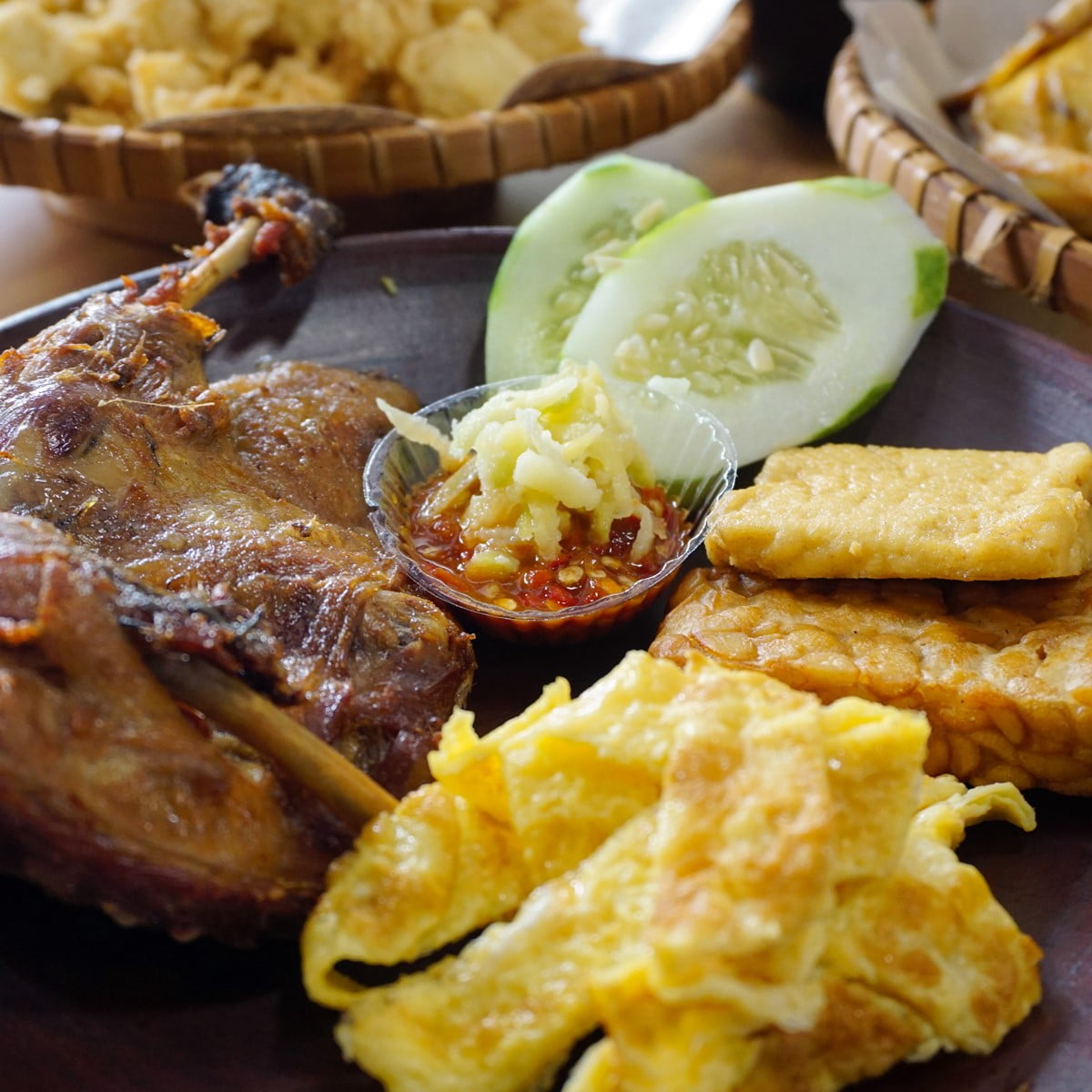Waroeng Kaligarong, Kuliner Semarang Spesialis Bebek Goreng Sambal Mangga Muda