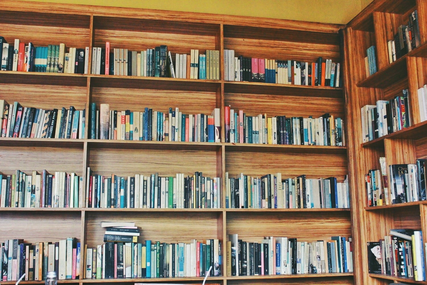 Nagra dan Aru, The Reading Room, Kemang Sensasi Makan di Perpustakaan
