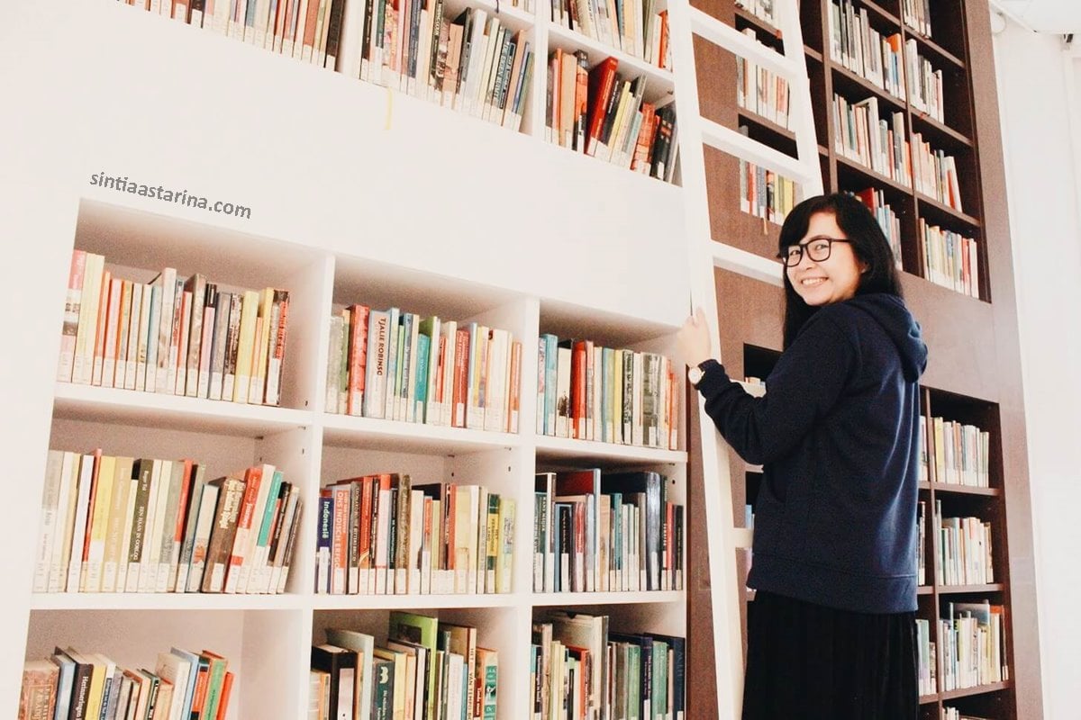 Singgah Sejenak di Perpustakaan Erasmus Huis Jakarta Selatan - perpustakan di Jakarta