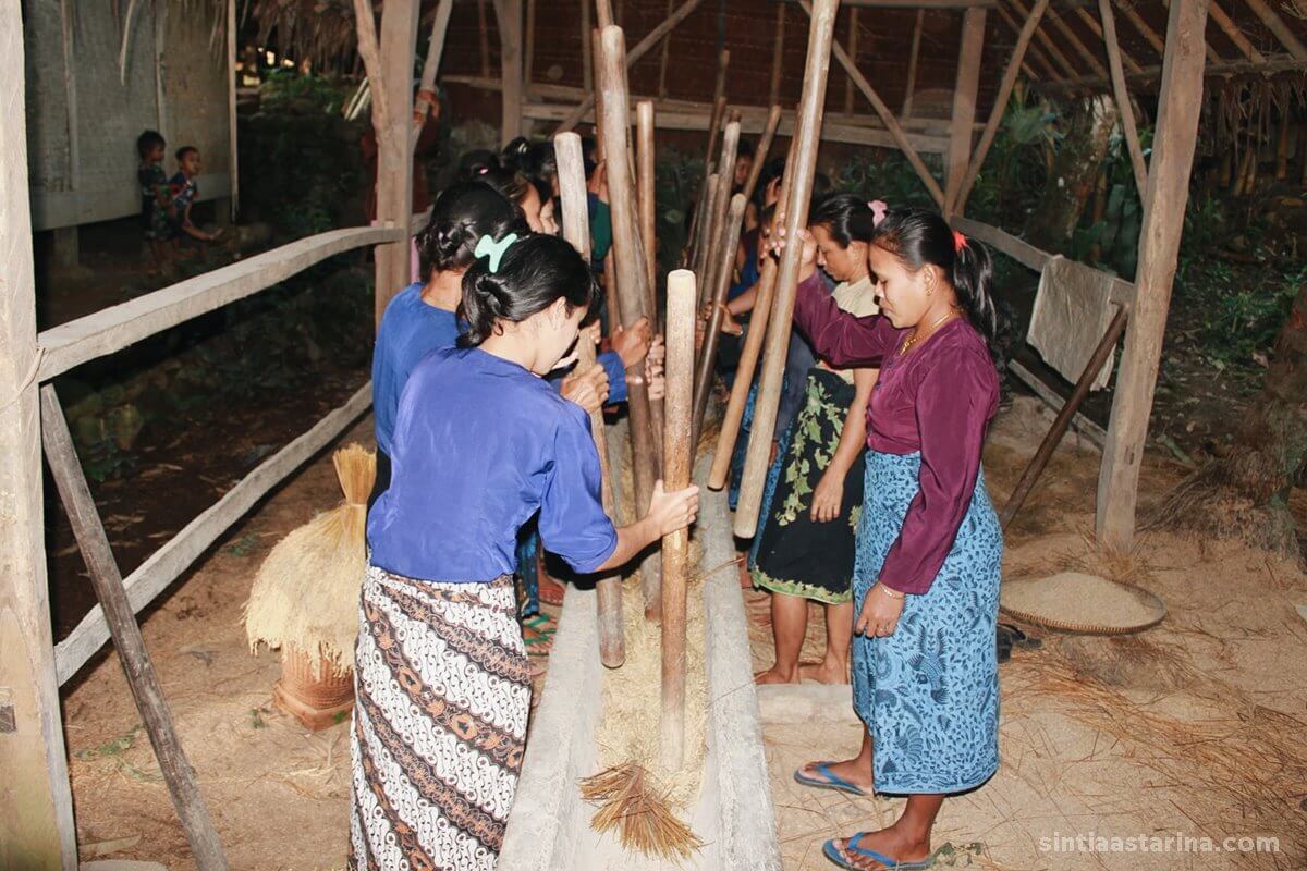 Baduy Dalam: Pengalaman Mandi di Sungai dan Menginap Semalam