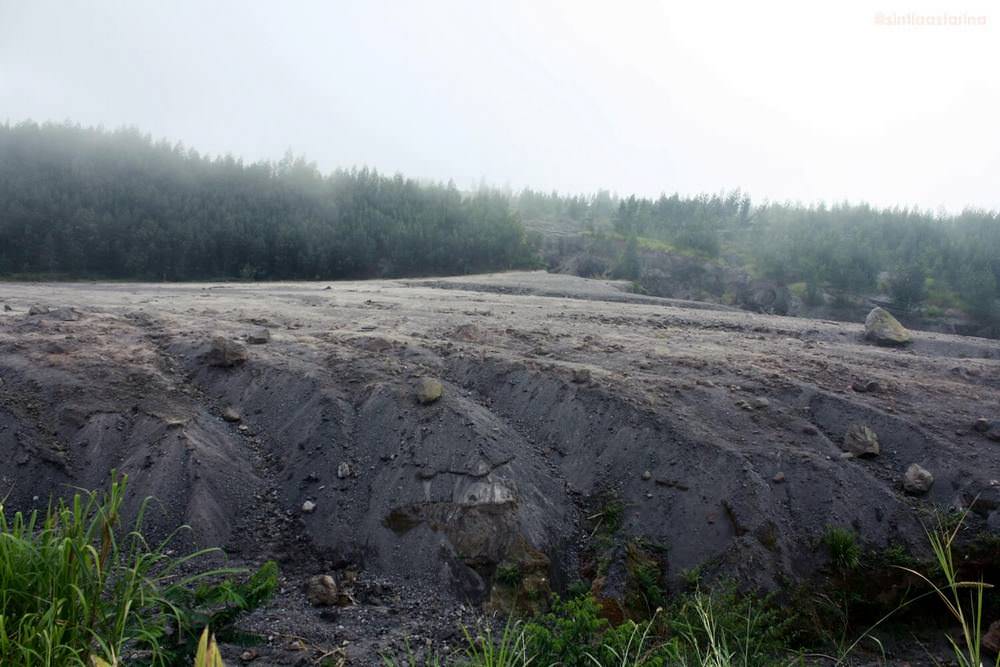 Matahari Merapi dan Kisah di Puncaknya