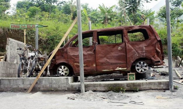 Matahari Merapi dan Kisah di Puncaknya