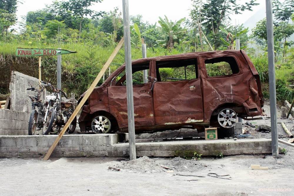 Matahari Merapi dan Kisah di Puncaknya