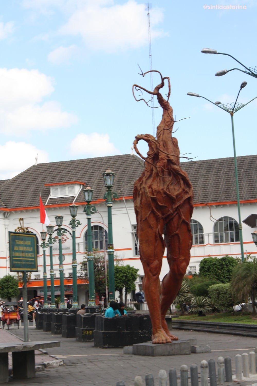 Kaki Akar Raksasa, salah satu landmark Yogyakarta yang sekarang sudah enggak bisa kamu lihat lagi di Kawasan Titik Nol.