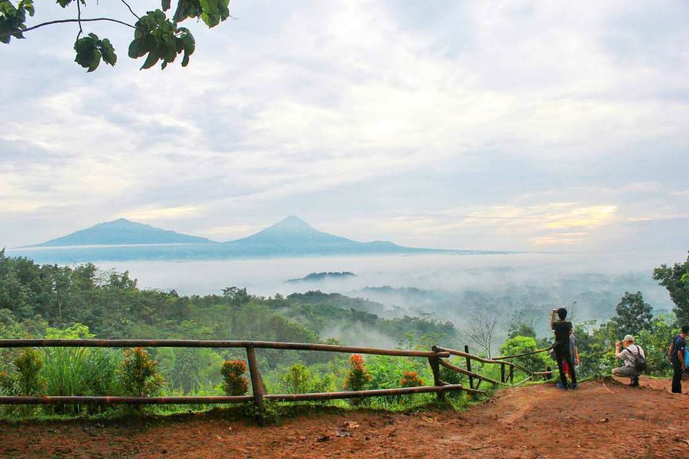 Bertemu dengan Pelukis dan Pendiri Gereja Ayam