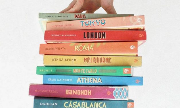 20 Inspirasi Rainbow Bookshelf di Bookstagram yang Bikin Betah Baca Buku Seharian