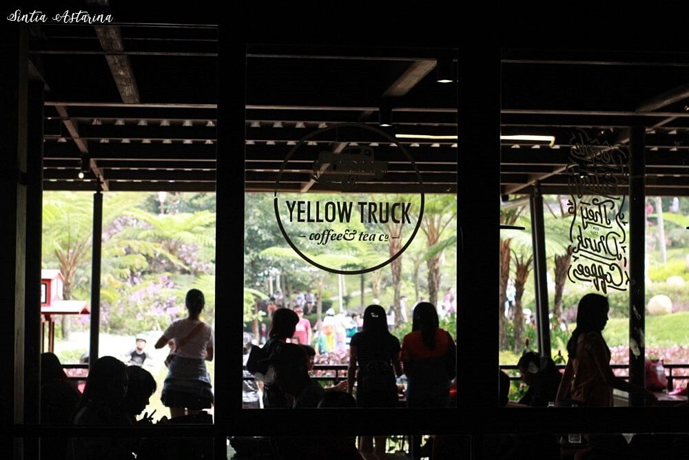 Menyeruput Kopi Hangat di Yellow Truck Coffee & Tea Bandung