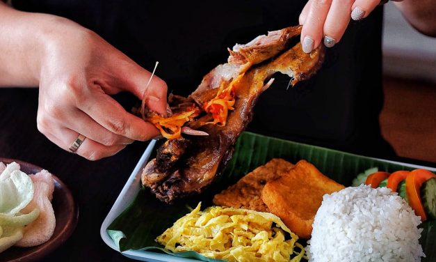 Waroeng Kaligarong, Kuliner Semarang Spesialis Bebek Goreng Sambal Mangga Muda