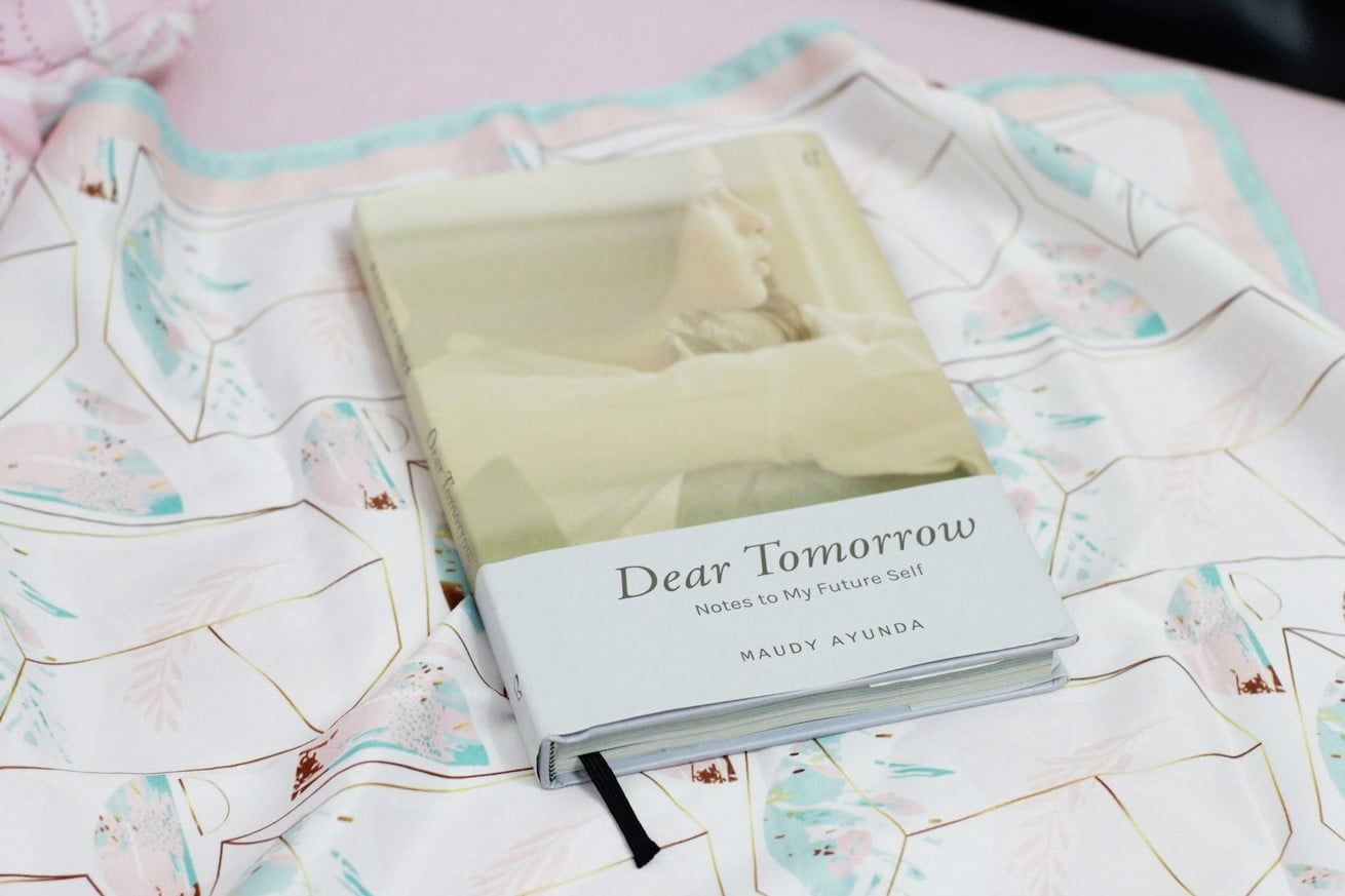 REVIEW BUKU: Dear Tomorrow: Notes to My Future Self - Maudy Ayunda