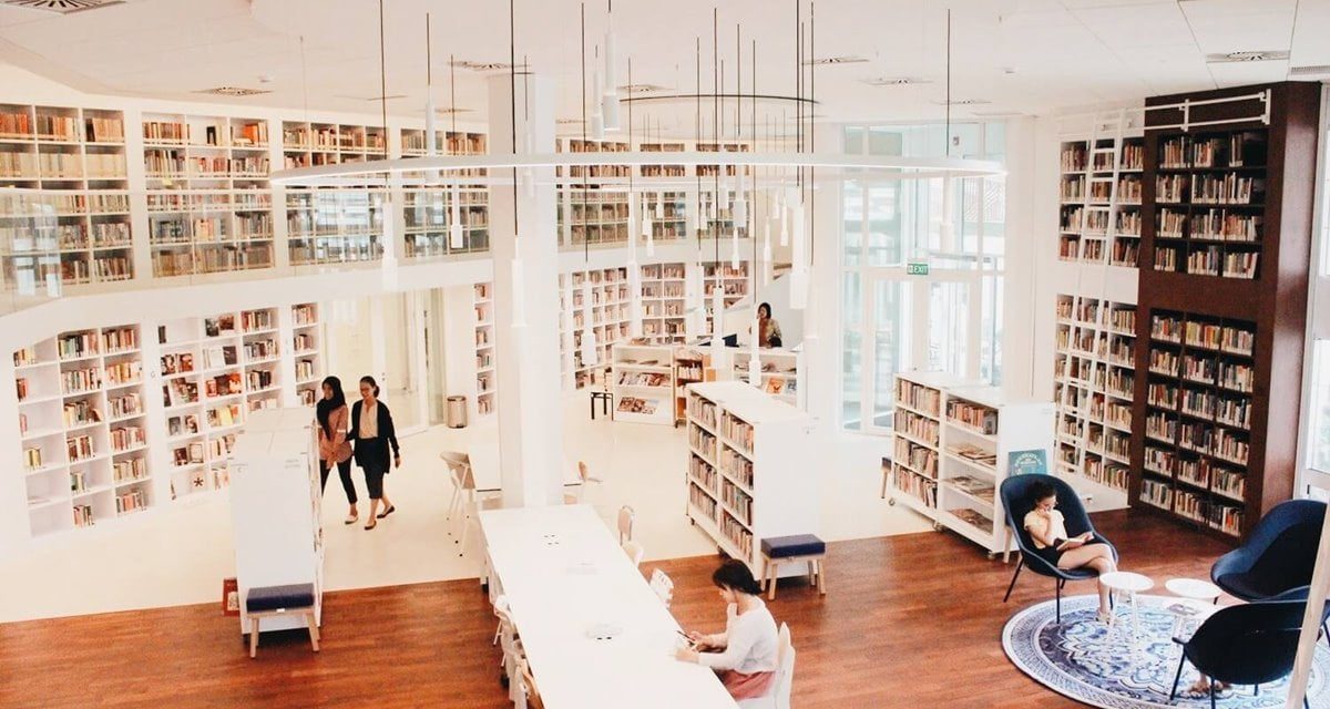 Singgah Sejenak di Perpustakaan Erasmus Huis Jakarta Selatan