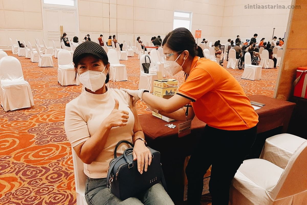 Pengalaman Suntik Vaksin COVID-19 untuk Lansia di Tangerang
