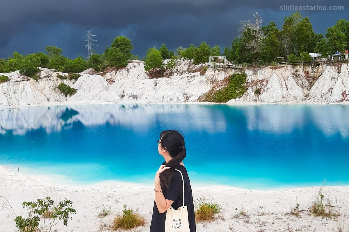 Terpukau Cantiknya Biru Danau Kaolin Bangka